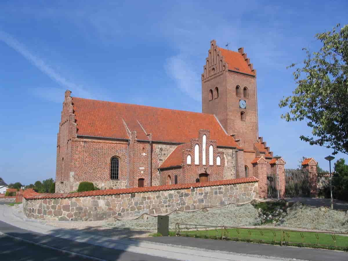 Lillerød og Allerød kirke - begravelse eller bisættelse ved bedemand allerød